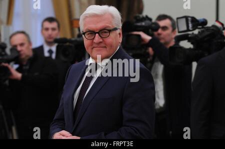 Le ministre allemand des affaires étrangères, Frank-Walter Steinmeier, attend de rencontrer le président russe Vladimir Poutine au Kremlin, le 23 mars 2016 à Moscou, Russie. Banque D'Images