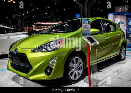 Manhattan, New York, USA. Mar 23, 2016. Une Toyota Prius c représentée au New York International Auto Show 2016, au Jacob Javits Center. C'est aperçu de la presse 24. Banque D'Images