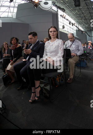 New York, USA. 23 mars, 2016. Coco Rocha assiste à la présentation du premier Toyota Prius 2017 au New York International Auto Show à Jacob Javits Center Crédit : lev radin/Alamy Live News Banque D'Images