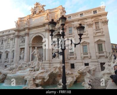 La célèbre Fontaine de Trevi die créé en 1762 par Nicola Salvi à Rome a été restauré en Nov 2015 par l'empire de la mode Fendi Banque D'Images