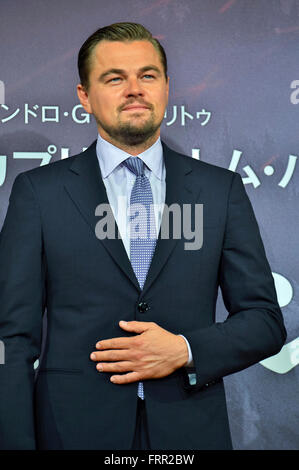 Tokyo, Japon. Mar 23, 2016. Leonardo DiCaprio assiste à la conférence de presse pour "Le Revenant" à l'Hôtel Ritz Carlton le 23 mars 2016 à Tokyo, Japon./photo alliance © dpa/Alamy Live News Banque D'Images