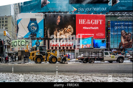 Rue de la ville de New York en hiver avec la neige, USA. Banque D'Images