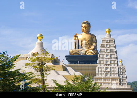 Kaohsiung, Taiwan - Août 3,2017 - la statue du Bouddha géant à Fo Guang Shan Banque D'Images