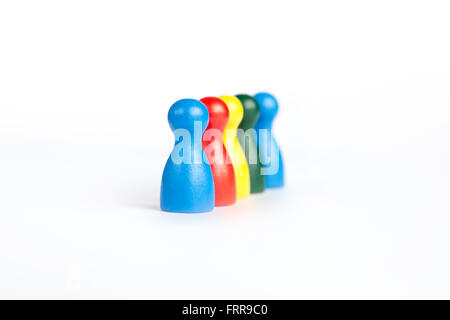 Concept de diversité avec des figurines de jeu en ligne sur white Banque D'Images