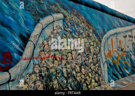 Le mur de Berlin (en allemand Berliner Mauer) était une barrière qui divise Berlin de 1961 à 1989.Construit par l'Allemand Democrati Banque D'Images