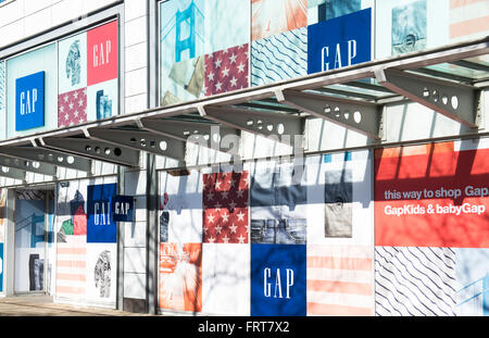 Magasin GAP annonce. Intu centre commercial de Milton Keynes, Buckinghamshire, Angleterre Banque D'Images