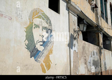 La célèbre photo de Che Guevara sur le mur de la Sierra Maestra de Terminal, La Vieille Havane, Cuba. Banque D'Images