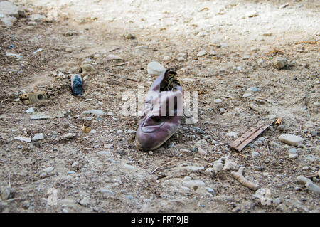Chaussures talon abandonnées Banque D'Images