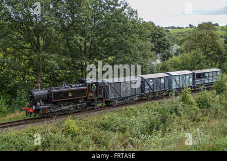 Hawksworth's 15xx pannier tank 1501 sur l'huile de l'approche SVR Banque D'Images