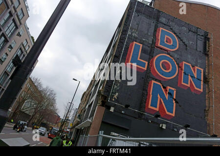 Graffito dans le style d'artiste de rue Bein Eine dans Old Street, Londres Banque D'Images