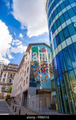 Les bandes dessinées et les murales du bâtiment dans la zone historique du Sablon à Bruxelles, Belgique. Banque D'Images