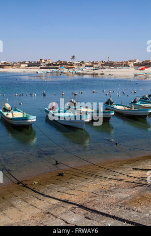 Bateaux de pêche dans la région de Dhofar, Mirbat, Oman. Banque D'Images