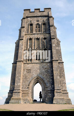 Les ruines de l'église Saint-Michel d'tops que Tor de Glastonbury dans le comté anglais de Somerset. Banque D'Images