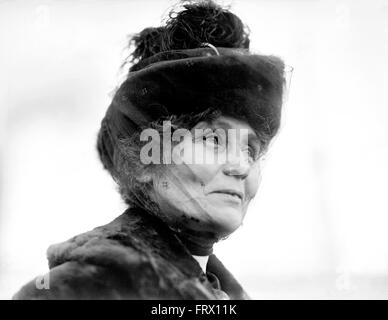 Emmeline Pankhurst, portrait de la chef du mouvement des suffragettes britanniques, Mai 1912 Banque D'Images