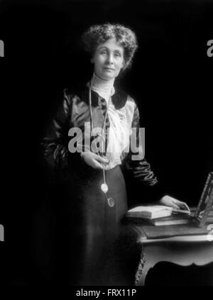 Emmeline Pankhurst, leader du mouvement des suffragettes britanniques, c.1913 Banque D'Images