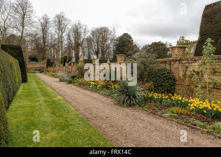 Les jardins à l'Italienne à Renishaw Hall, une demeure seigneuriale du 17ème siècle, Eckington, dans le Derbyshire, Angleterre, Royaume-Uni. Banque D'Images