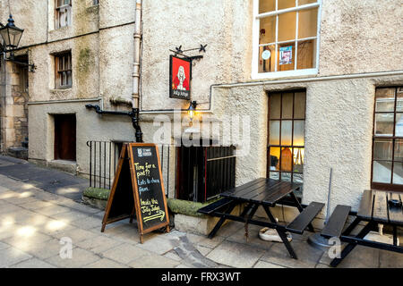 L'entrée de la célèbre 'Jolly' pub dans James' cour dans la vieille ville d'Édimbourg. Banque D'Images
