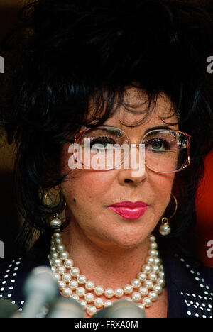 Washington, DC, USA., 1992 Elizabeth Taylor témoigne sur la Colline parlementaire sur le SIDA. Credit : Mark Reinstein Banque D'Images