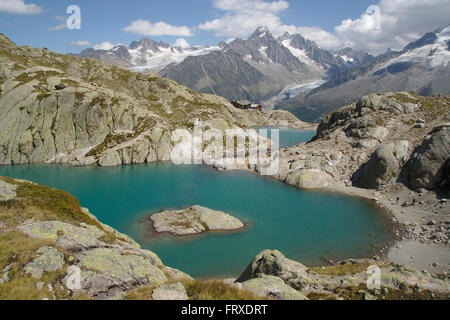 Lac Blanc mit l'Aiguille du Tour, Aiguille du Chardonnet, l'aiguille d'Argentiniere, France Banque D'Images