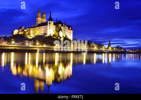 Château illuminé de l'Albrechtsburg et cathédrale de Meissen au-dessus de l'Elbe, Meissen, Meissen, Saxe, Allemagne Banque D'Images