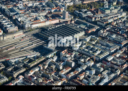 Vue aérienne de la gare centrale, à Munich, Bavière, Allemagne Banque D'Images