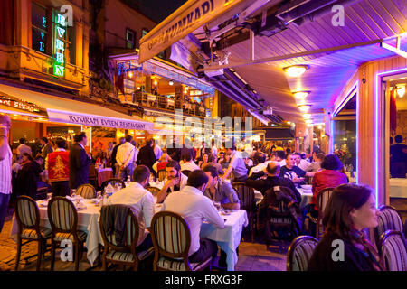 Restaurants typiques dans le quartier Kumkapi, Istanbul, Turquie Banque D'Images