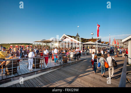 Gosch Restaurant sur la jetée à Saint Peter Ording, Eiderstedt péninsule, côte de la mer du Nord, dans le Nord de la Frise, Schleswig-Holstein, Allemagne Banque D'Images