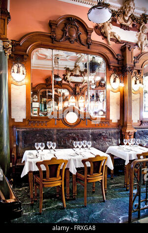 L'intérieur de la majestueuse Cafe, Porto, Portugal Banque D'Images