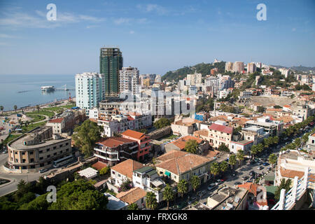 Vue de la ville avec Amfiteatri ancien amphithéâtre romain, Durres, Albanie Banque D'Images