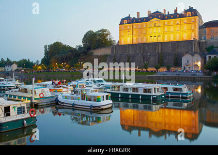 Vue sur château et le port, sable-sur-Sarthe, département Sarthe, Région Pays de la Loire, France, Europe Banque D'Images