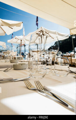 Close up de verres sur une table, restaurant, Portofino, province de Naples, Riviera Italienne, ligurie, italie Banque D'Images