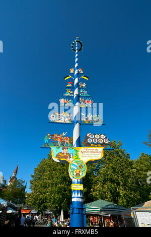 Maypole sur Viktualienmarkt, Munich, Haute-Bavière, Bavière, Allemagne Banque D'Images