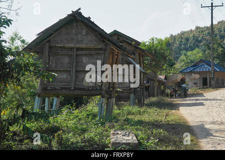 Village Akha près de Luang Prabang - Laos Banque D'Images