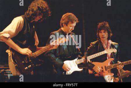 Jimmy Page, Eric Clapton, Jeff Beck, bénéficier d'armes concert Madison Square Garden, New York 12/8/1983 photo Michael Brito Banque D'Images