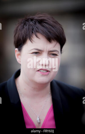 Edinburgh, Royaume-Uni. 24Th Mar, 2016. Le chef conservateur écossais Édimbourg Ruth Davidson dans Carlton Hill Edinburgh pour remercier les gens qui ont voté non au référendum sur l'indépendance. Credit : Pako Mera/Alamy Live News Banque D'Images