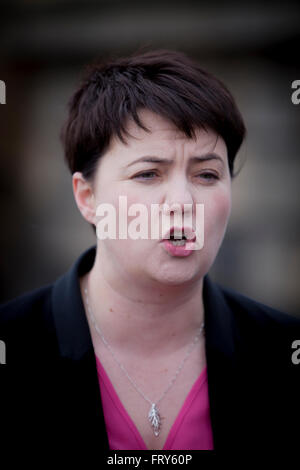 Edinburgh, Royaume-Uni. 24Th Mar, 2016. Le chef conservateur écossais Édimbourg Ruth Davidson dans Carlton Hill Edinburgh pour remercier les gens qui ont voté non au référendum sur l'indépendance. Credit : Pako Mera/Alamy Live News Banque D'Images