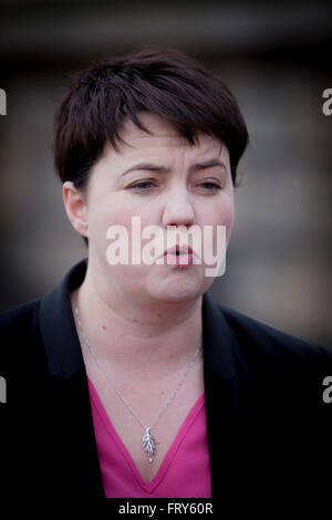 Edinburgh, Royaume-Uni. 24Th Mar, 2016. Le chef conservateur écossais Édimbourg Ruth Davidson dans Carlton Hill Edinburgh pour remercier les gens qui ont voté non au référendum sur l'indépendance. Credit : Pako Mera/Alamy Live News Banque D'Images