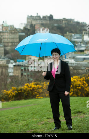 Edinburgh, Royaume-Uni. 24Th Mar, 2016. Le chef conservateur écossais Édimbourg Ruth Davidson dans Carlton Hill Edinburgh pour remercier les gens qui ont voté non au référendum sur l'indépendance. Credit : Pako Mera/Alamy Live News Banque D'Images