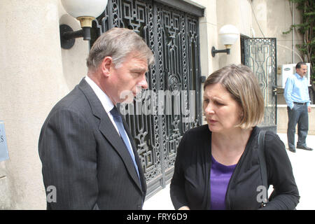 Le Caire, Égypte. 24Th Mar, 2016. L'ambassadeur de Belgique au Caire, se dresse avec le vice-Ambassadeur de Belgique au cours de la réception d'Alamae les ambassadeurs des pays et la délégation diplomatique égyptienne © Fayed El-Geziry/ZUMA/Alamy Fil Live News Banque D'Images