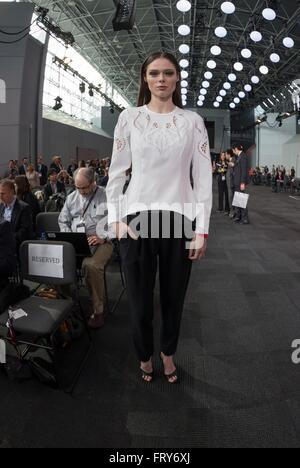 New York, NY, USA. Mar 23, 2016. Coco Rocha en présence de Coco Rocha, Toyota présentation au New York International Auto Show, l'Javits Center, New York, NY 23 mars 2016. © Lev Radin/Everett Collection/Alamy Live News Banque D'Images