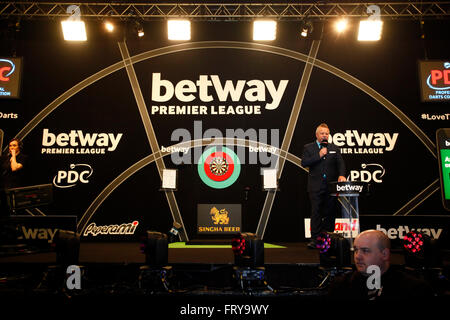 L'Echo Arena, Liverpool, Royaume-Uni. 24Th Mar, 2016. PDC Betway Football Ligue 1 fléchettes. Nuit 8. Vue générale de la scène et oche avant la lecture commence ce soir. Credit : Action Plus Sport/Alamy Live News Banque D'Images