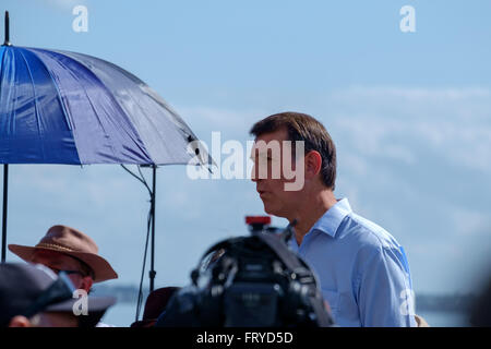 Brisbane, Australie. 25 mars, 2016. Maire de Brisbane, Graeme Quirk, ouvre la jetée de Shorncliffe reconstruit à Shorncliffe, Brisbane, la capitale du Queensland, Australie, le 25 mars 2016 Crédit : John Quixley/Alamy Live News Banque D'Images