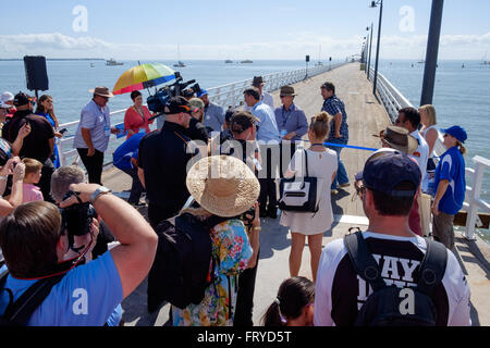 Brisbane, Australie. 25 mars, 2016. Maire de Brisbane, Graeme Quirk, ouvre la jetée de Shorncliffe reconstruit à Shorncliffe, Brisbane, la capitale du Queensland, Australie, le 25 mars 2016 Crédit : John Quixley/Alamy Live News Banque D'Images