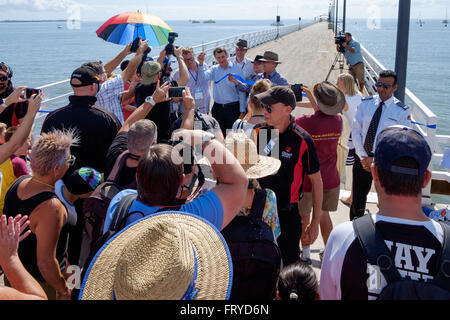 Brisbane, Australie. 25 mars, 2016. Maire de Brisbane, Graeme Quirk, ouvre la jetée de Shorncliffe reconstruit à Shorncliffe, Brisbane, la capitale du Queensland, Australie, le 25 mars 2016 Crédit : John Quixley/Alamy Live News Banque D'Images