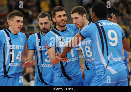 ?Ód ?, la Pologne. 24Th Mar, 2016. Zenit Kazan sur la photo de l'équipe pendant le match contre PGE Skra Belchatow en 2016 CEV Champions League. © Marcin Rozpedowski/Pacific Press/Alamy Live News Banque D'Images