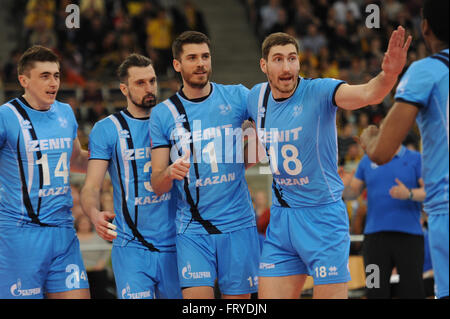 ?Ód ?, la Pologne. 24Th Mar, 2016. Zenit Kazan sur la photo de l'équipe pendant le match contre PGE Skra Belchatow en 2016 CEV Champions League. © Marcin Rozpedowski/Pacific Press/Alamy Live News Banque D'Images