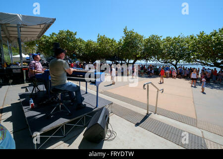 Brisbane, Australie. 25 mars, 2016. La réouverture officielle de la jetée de Shorncliffe reconstruit. Tenu conjointement avec le début de la Bluewater 2016 Festival & début de la Brisbane à Karratha Yacht Race à Shorncliffe, Brisbane, la capitale du Queensland, Australie, le 25 mars 2016 Crédit : John Quixley/Alamy Live News Banque D'Images