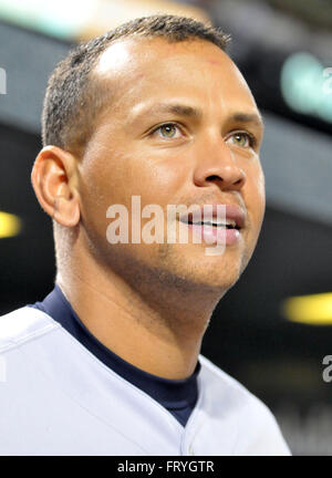 2 septembre 2009 - Baltimore, Maryland, États-Unis d'Amérique - Baltimore, MD - 2 septembre, 2009 -- New York Yankees de troisième but Alex Rodriguez (13) montres la neuvième manche action contre les Orioles de Baltimore à l'Oriole Park at Camden Yards de Baltimore, MD, le mercredi, 2 septembre 2009. Les Yankees ont gagné le match 10 - 2..Credit : Ron Sachs / CNP. (Crédit Image : © Ron Sachs/CNP via Zuma sur le fil) Banque D'Images