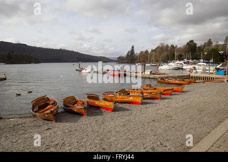 Le lac Windermere Cumbria 25 MARS 2016 . Météo Royaume-uni après-midi ensoleillé Crédit : Gordon Shoosmith/Alamy Live News Banque D'Images