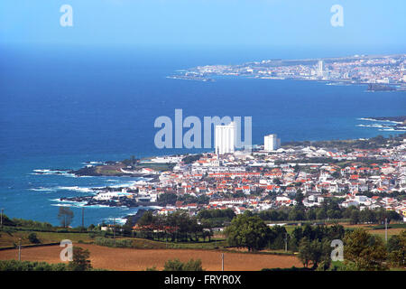 Oiseau de Lagoa et Ponta Delgada, île de Sao Miguel, Açores, Portugal Banque D'Images